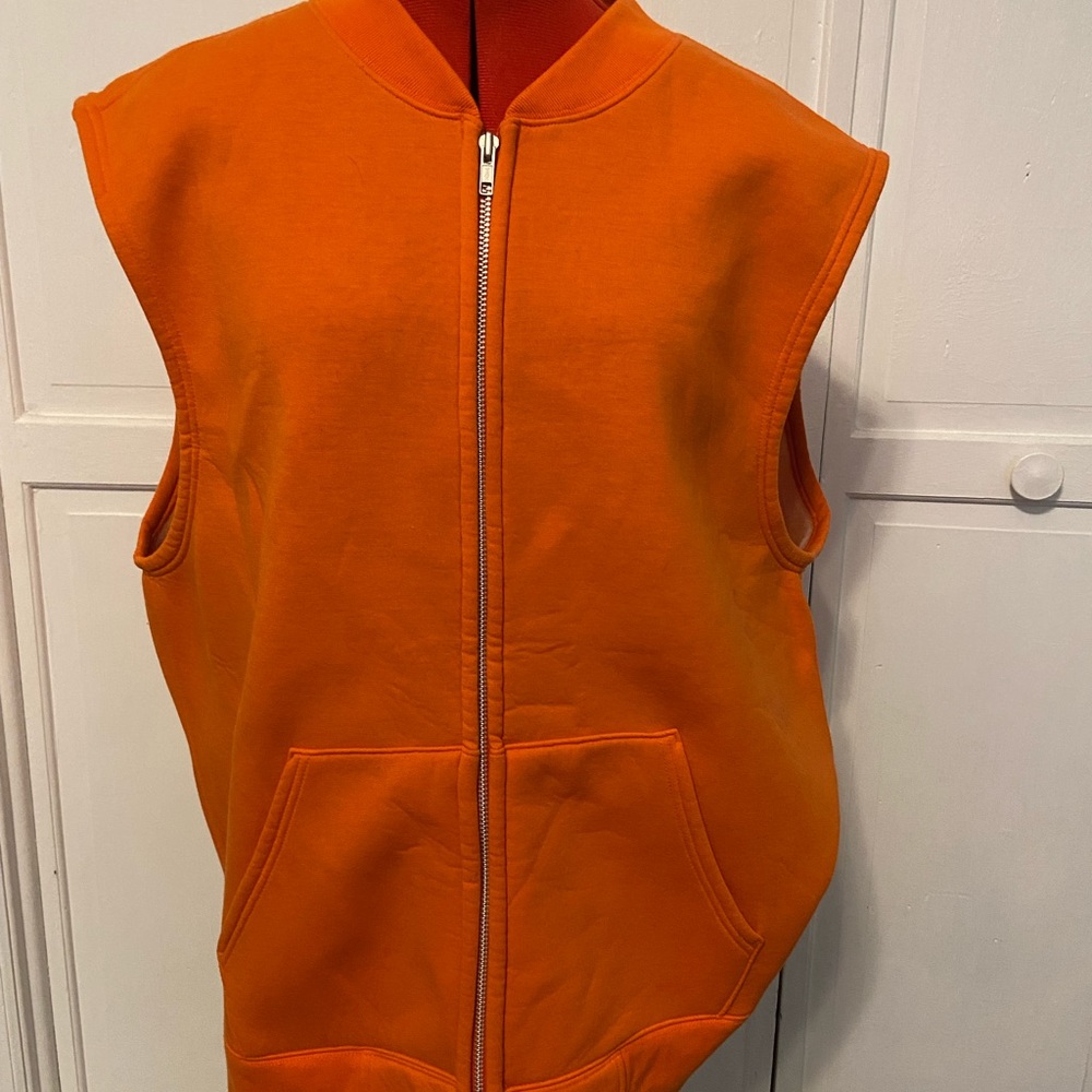 NWOT Men’s Gap Brand Orange Vest Size XL with Front Pockets